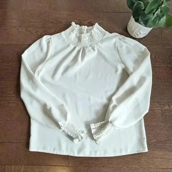 ❤️ Beautiful Shein Cream Long Sleeved Blouse Size XS - Picture 4 of 8